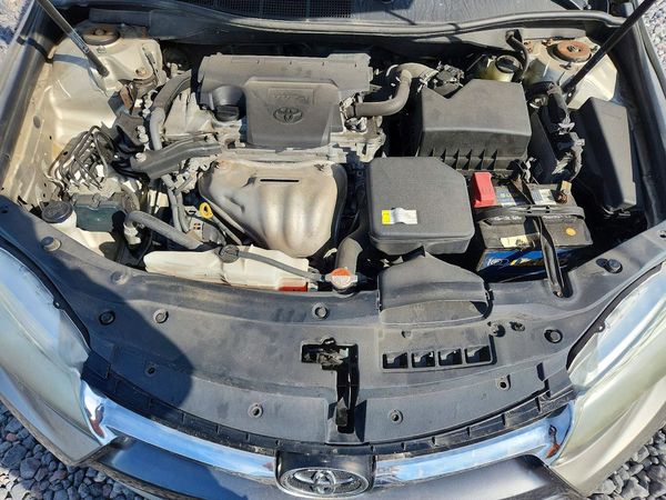 2016 TOYOTA CAMRY — Engine bay