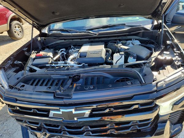 2026 CHEVROLET SILVERADO Trail Boss - LT — Engine bay