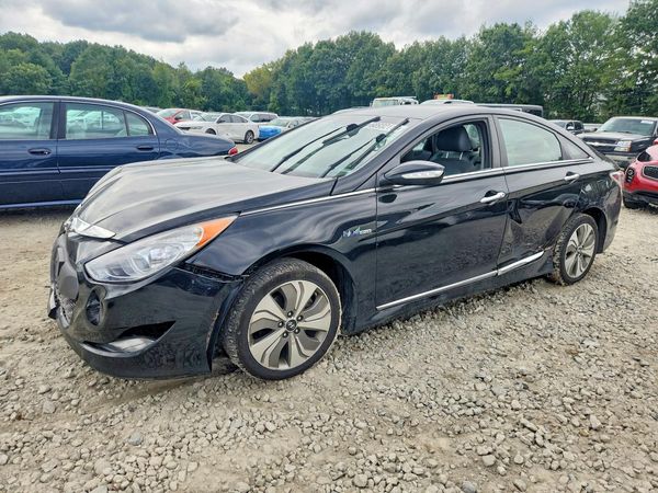 2014 HYUNDAI SONATA — Front 3/4