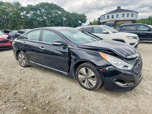 2014 HYUNDAI SONATA — Passenger 3/4