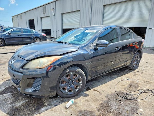 2013 MAZDA 3
