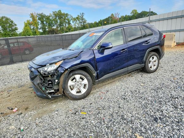 2019 TOYOTA RAV4 — Front 3/4