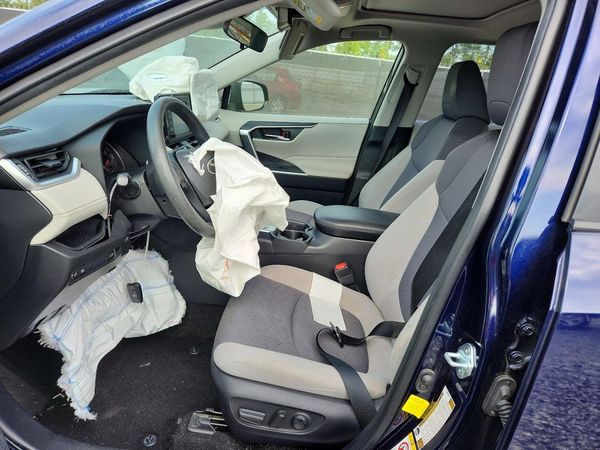 2019 TOYOTA RAV4 — DENT