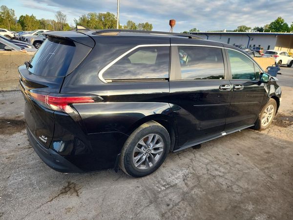 2022 TOYOTA SIENNA XLE — PSRA