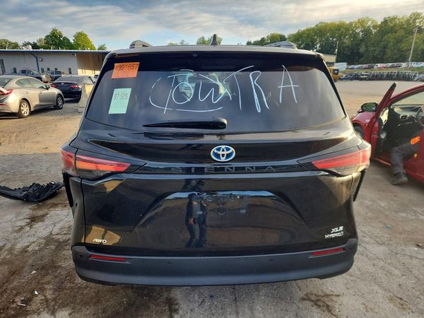 2022 TOYOTA SIENNA XLE — DIRR