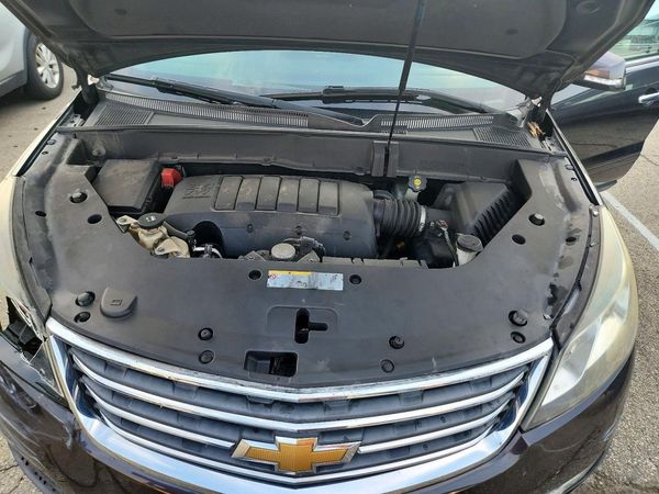 2015 CHEVROLET TRAVERSE 1LT — Engine bay