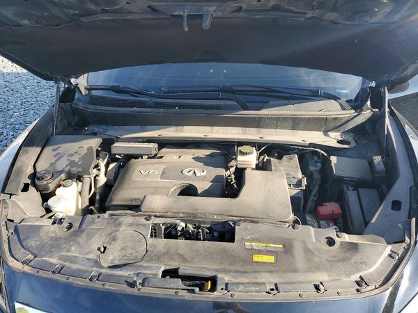 2018 INFINITI QX60 — Engine bay