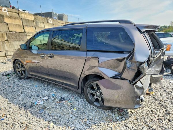 2015 TOYOTA SIENNA — DSRA