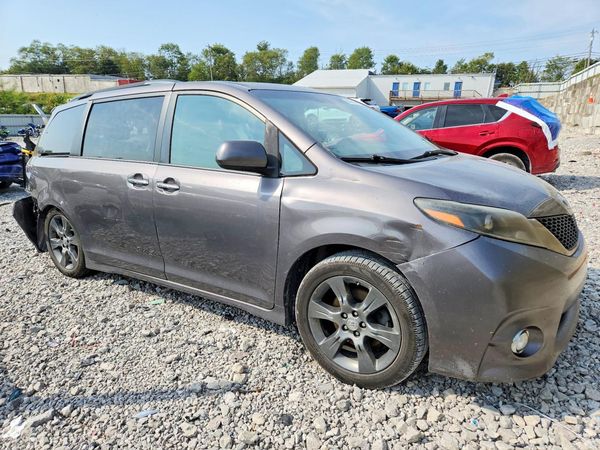 2015 TOYOTA SIENNA — Passenger 3/4