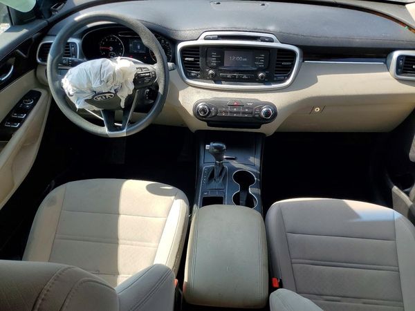 2017 KIA SORENTO L, LX