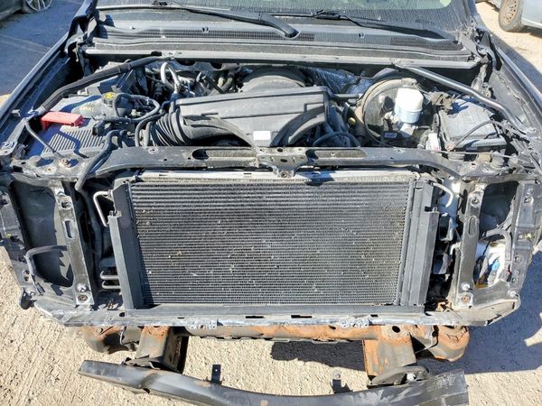 2016 CHEVROLET SUBURBAN LTZ — Engine bay
