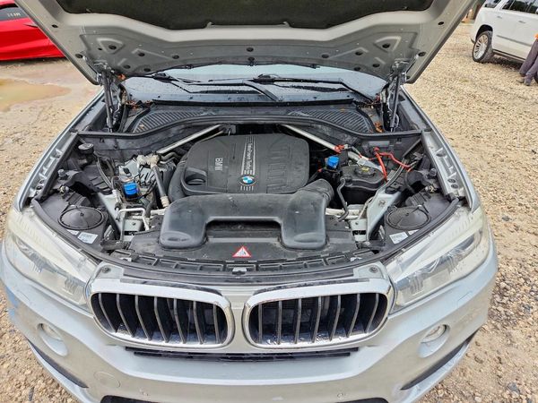 2015 BMW X5 — Engine bay