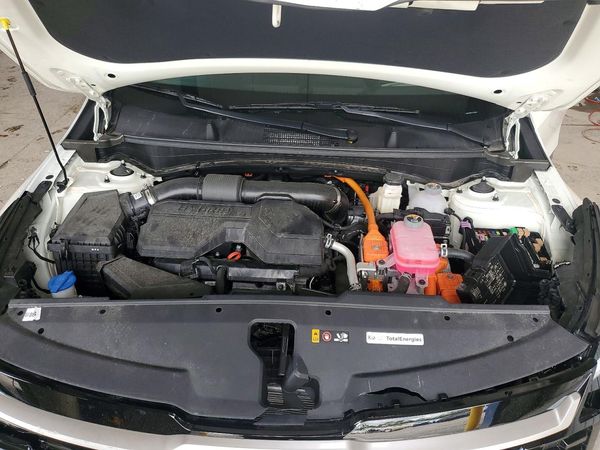 2026 KIA SPORTAGE — Engine bay