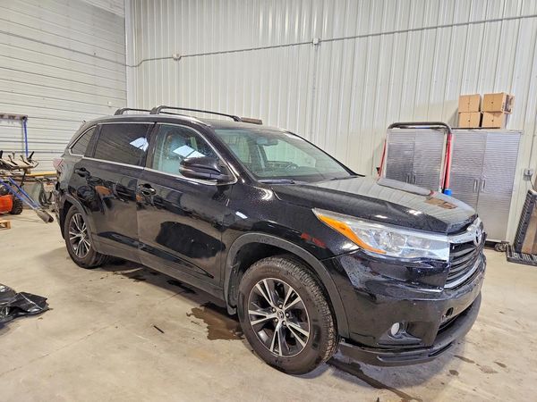 2016 TOYOTA HIGHLANDER Base/Hybrid — Passenger 3/4