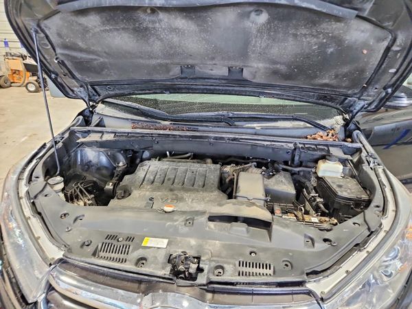 2016 TOYOTA HIGHLANDER Base/Hybrid — Engine bay
