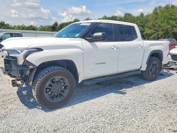 2025 TOYOTA TUNDRA SR5 — Front 3/4