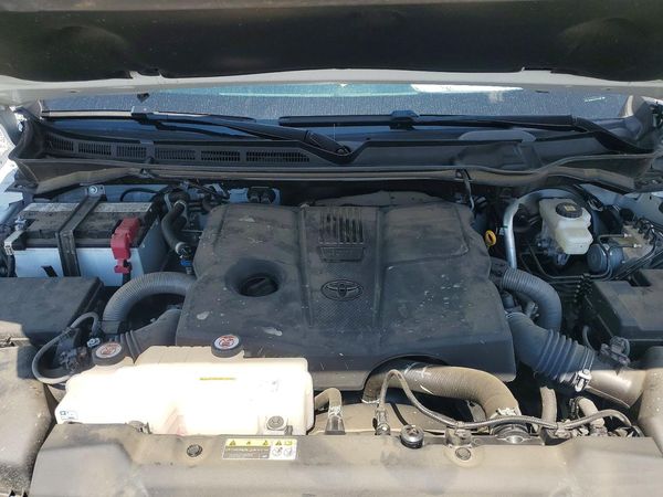 2025 TOYOTA TUNDRA SR5 — Engine bay