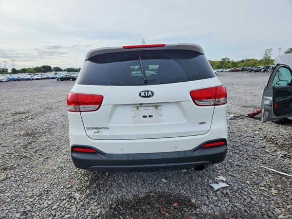 2016 KIA SORENTO L / LX
