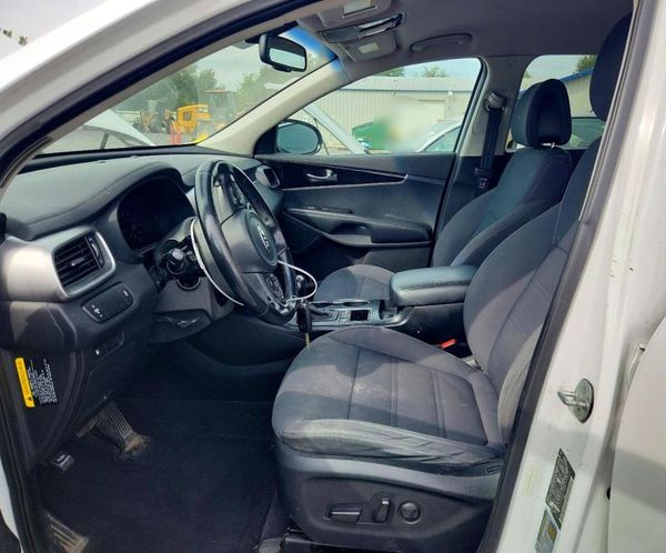 2016 KIA SORENTO L / LX