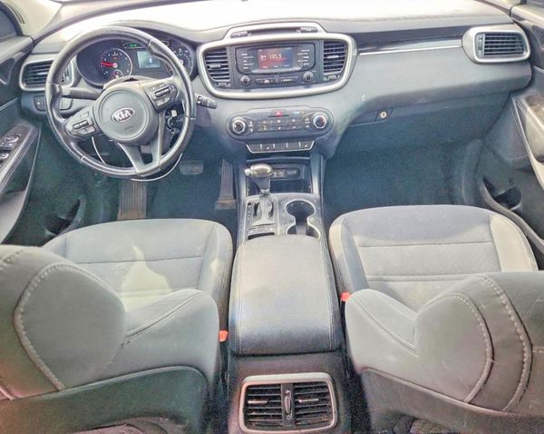 2016 KIA SORENTO L / LX