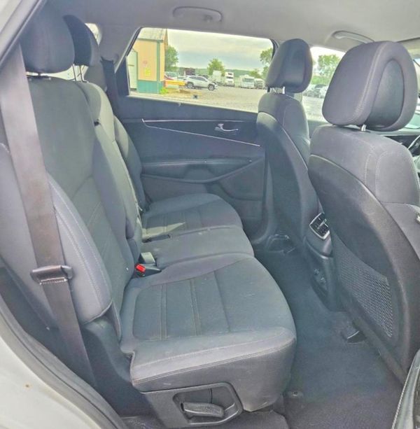 2016 KIA SORENTO L / LX