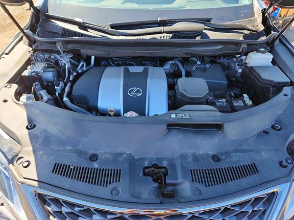 2022 LEXUS RX — Engine bay