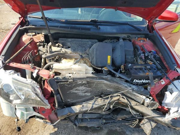 2012 TOYOTA CAMRY — Engine bay