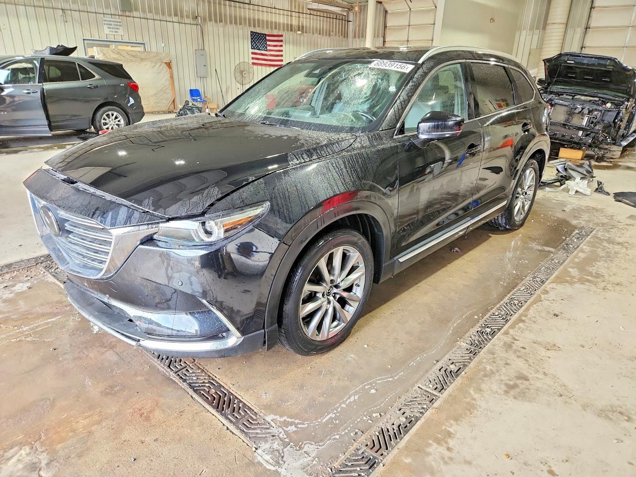 2018 MAZDA CX-9 Grand Touring — Front 3/4