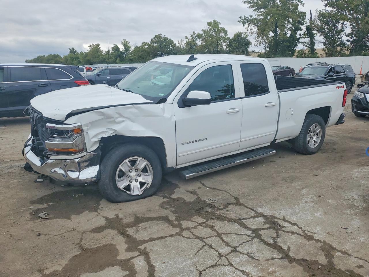 2018 CHEVROLET SILVERADO LT — Front 3/4