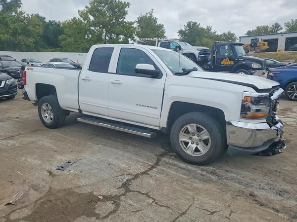2018 CHEVROLET SILVERADO LT — Passenger 3/4