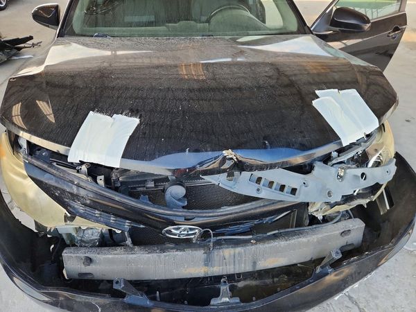 2012 TOYOTA CAMRY — Engine bay