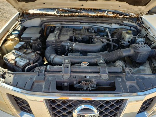 2018 NISSAN FRONTIER — Engine bay