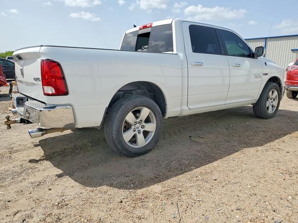 2016 RAM 1500 SLT