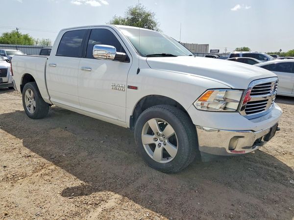 2016 RAM 1500 SLT