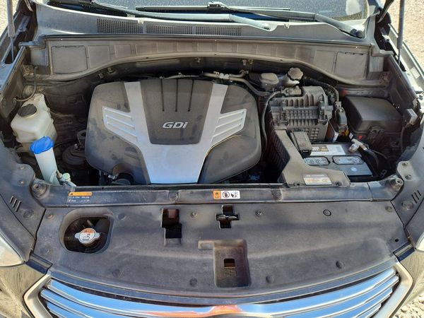 2017 HYUNDAI SANTA FE — Engine bay