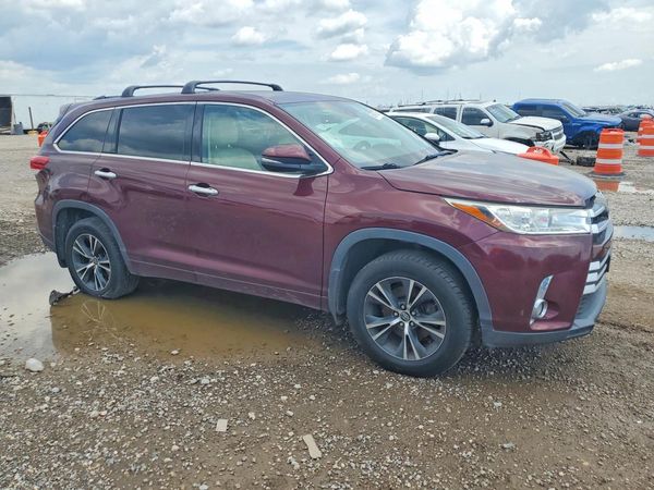 2017 TOYOTA HIGHLANDER LE/LE Plus — Passenger 3/4