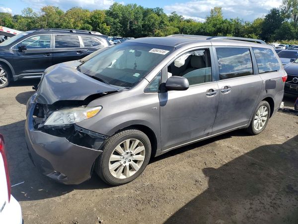 2016 TOYOTA SIENNA — DSFA — Front 3/4