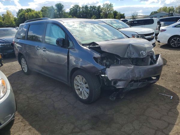 2016 TOYOTA SIENNA — Passenger 3/4