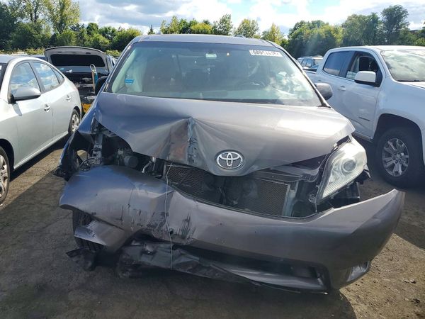2016 TOYOTA SIENNA — DIRF