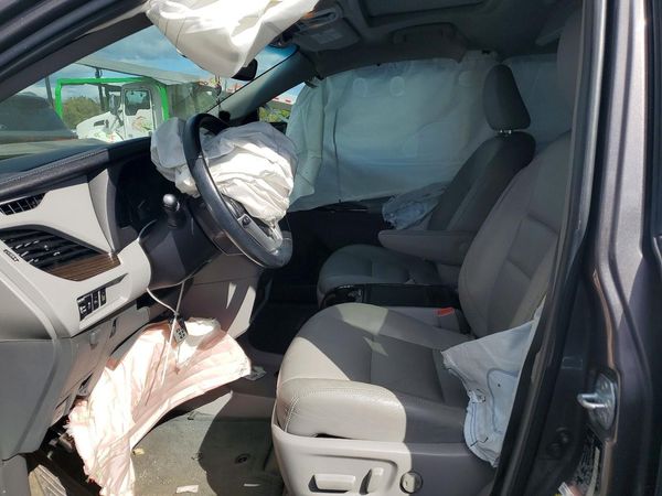 2016 TOYOTA SIENNA — DENT