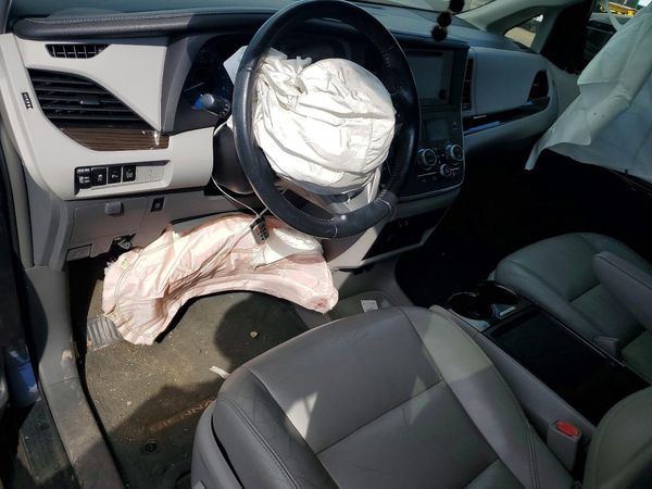 2016 TOYOTA SIENNA — CKPT