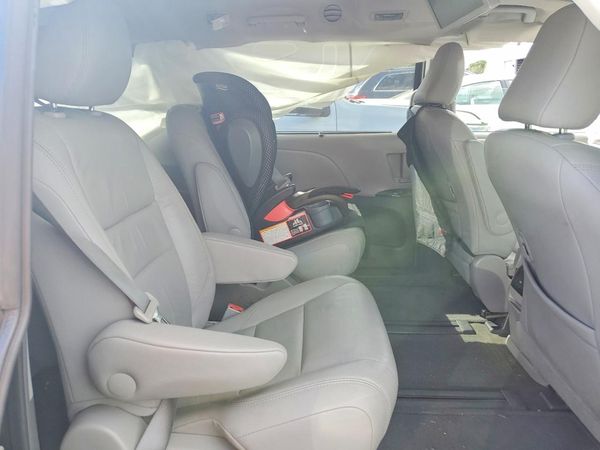 2016 TOYOTA SIENNA — PSRS