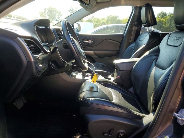 2019 JEEP CHEROKEE Limited — DENT