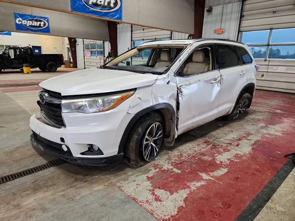 2016 TOYOTA HIGHLANDER — DSFA — Front 3/4