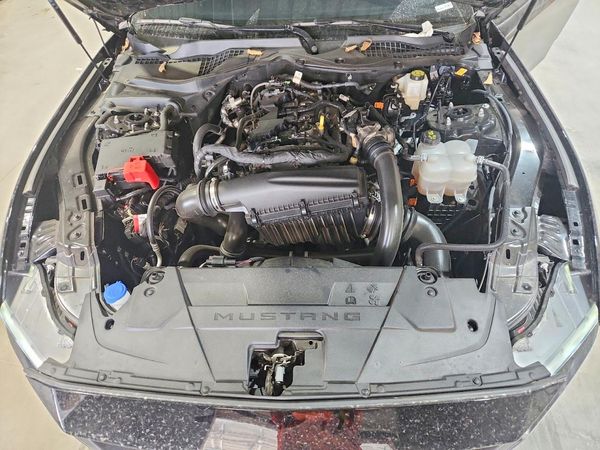 2025 FORD MUSTANG — Engine bay