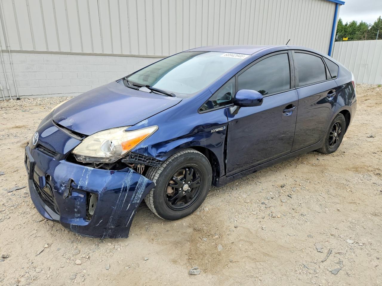 2014 TOYOTA PRIUS — Front 3/4