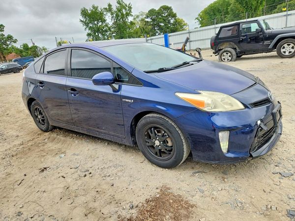 2014 TOYOTA PRIUS — Passenger 3/4