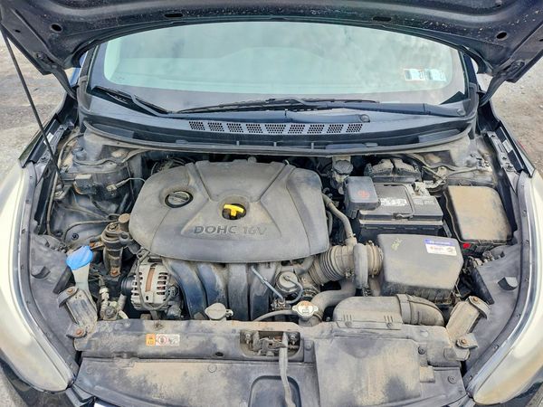 2015 HYUNDAI ELANTRA — Engine bay