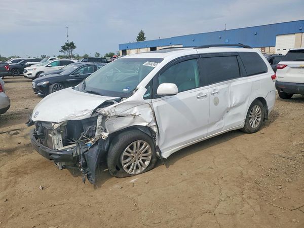 2013 TOYOTA SIENNA