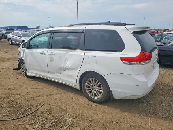 2013 TOYOTA SIENNA